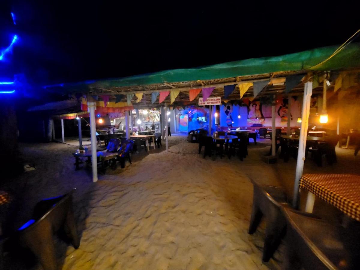Om D S Cafe 51 & Beach Stay Гокарна Екстериор снимка
